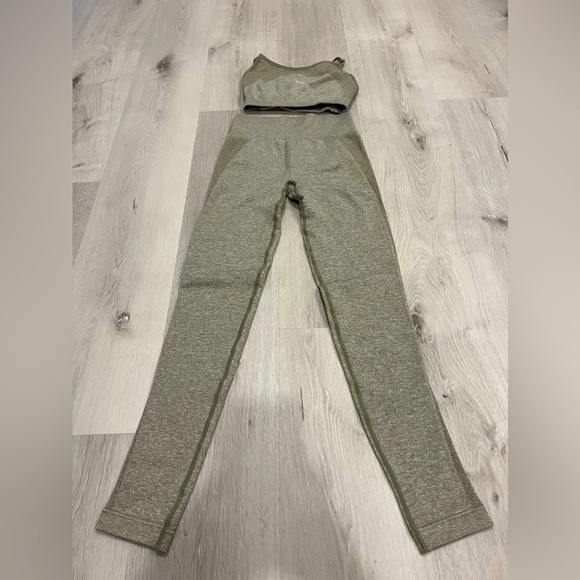 Rare Gymshark Set Flex Leggings & Sports Bra in washed khaki Marl and blush nude - Picture 3 of 4